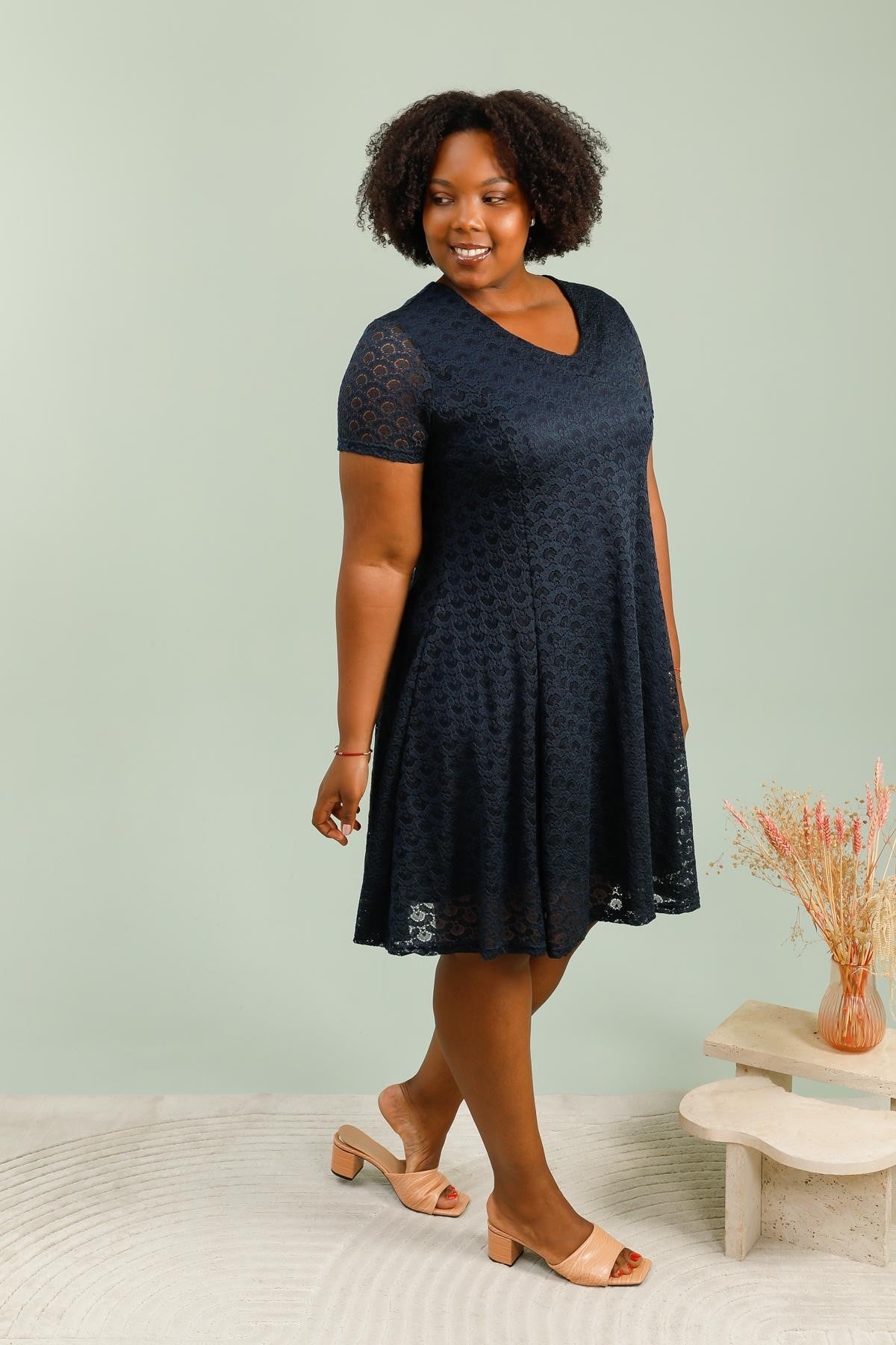 🌿 Robe Éléonore – Dentelle bleu marine