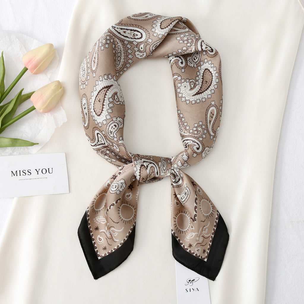 Foulard satiné Sienna – Imprimé cachemire beige, taupe et noir