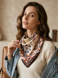 Foulard carré satiné Flora – Imprimé floral terracotta & écru