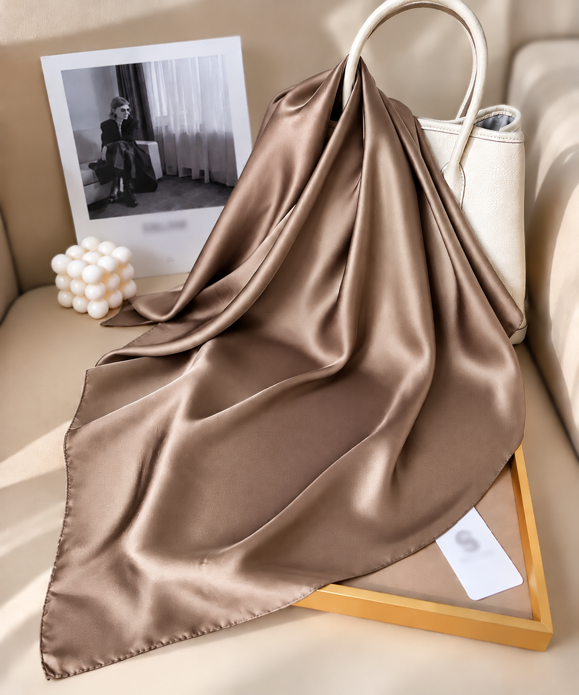 Foulard Isaline – Carré satiné uni 70 × 70 cm