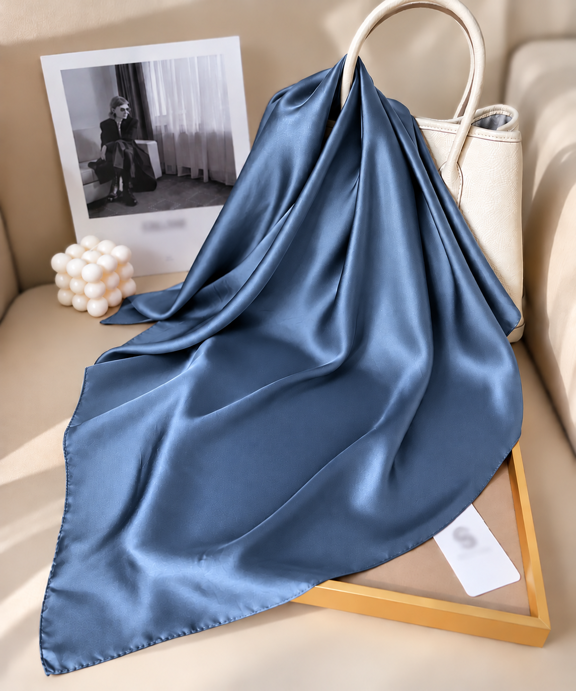 Foulard Isaline – Carré satiné uni 70 × 70 cm