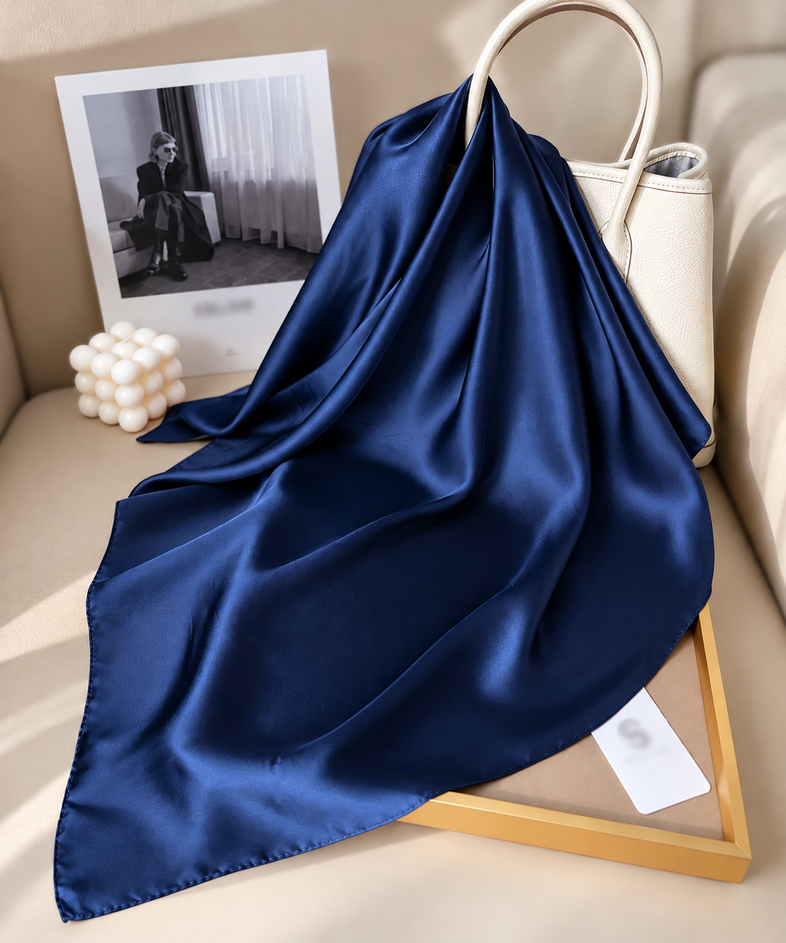 Foulard Isaline – Carré satiné uni 70 × 70 cm
