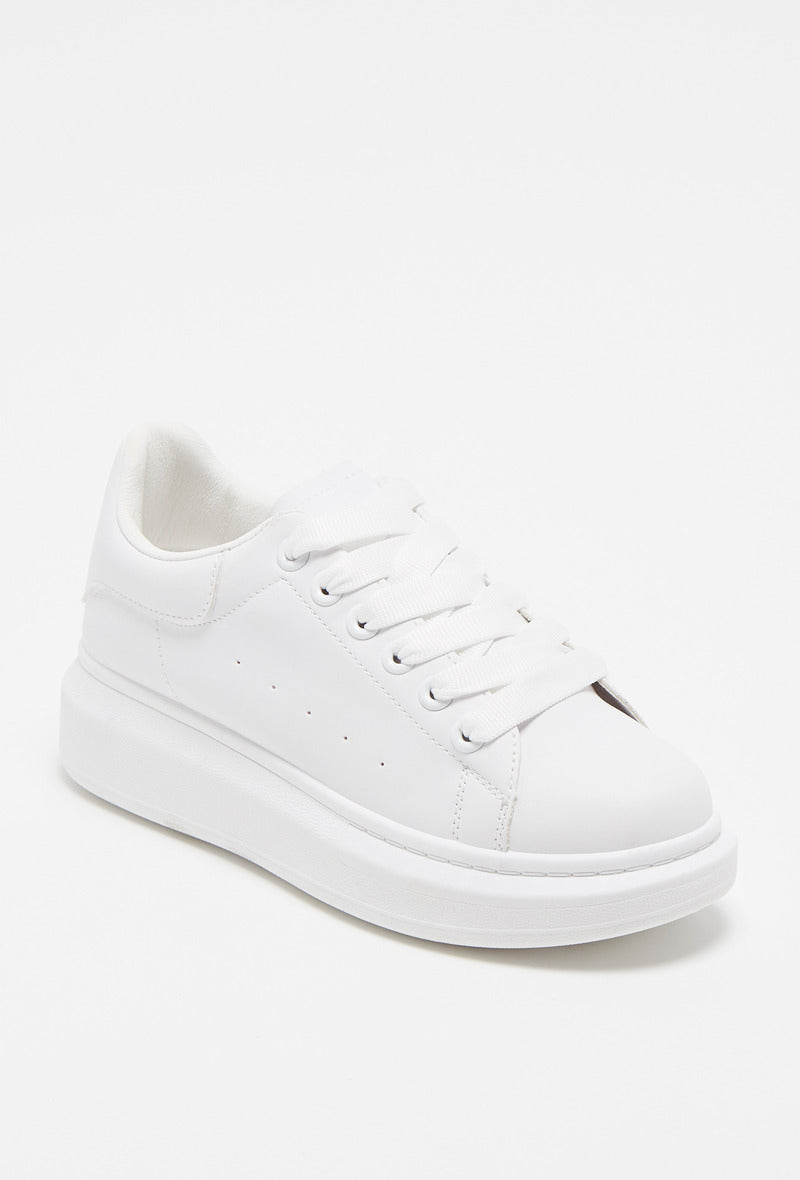 Baskets blanches à plateforme – modèle intemporel