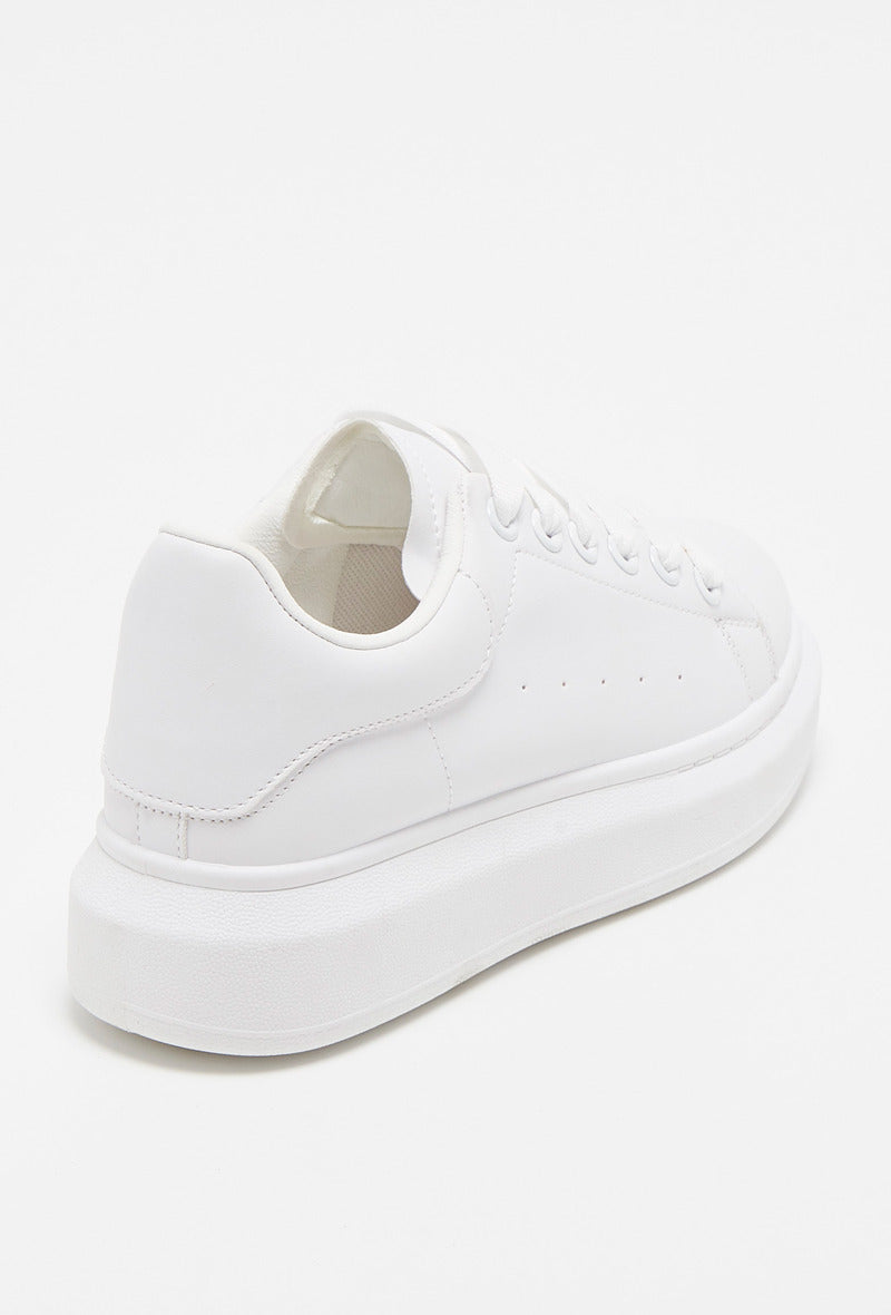 Baskets blanches à plateforme – modèle intemporel